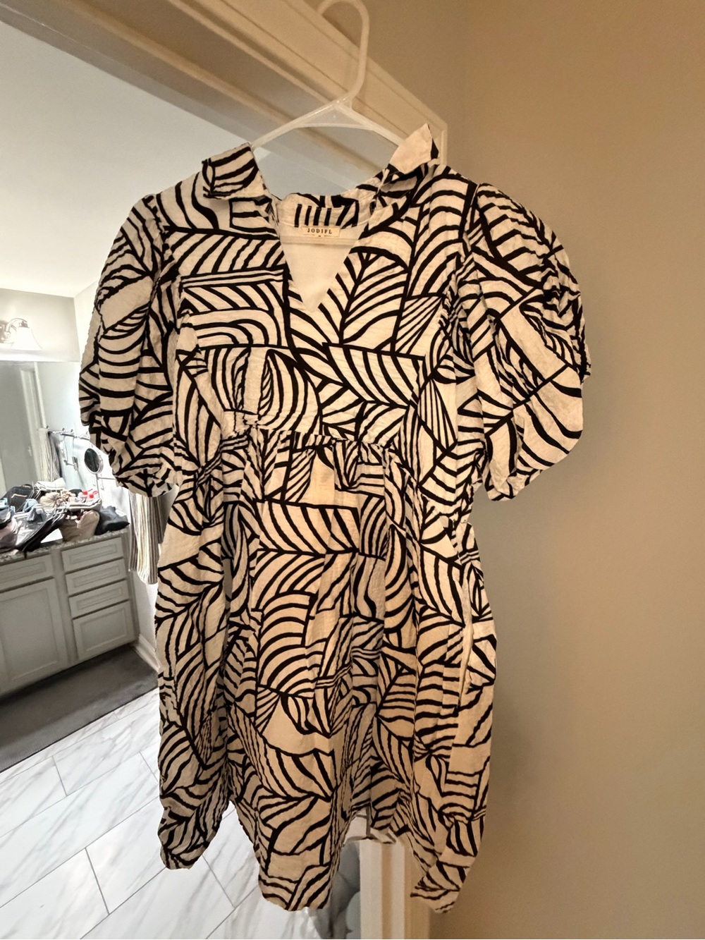 JODIFL Black & White Leaf-Print Mini Dress